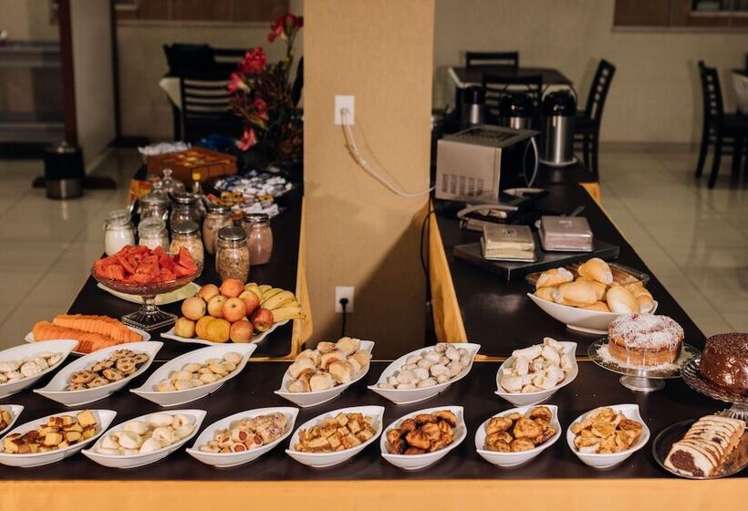 Отель Trindade Plaza