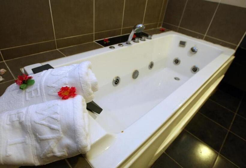 فندق Uptown Imperial