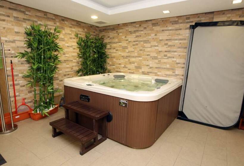 فندق Uptown Imperial