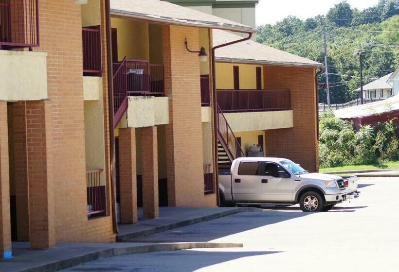 فندق على الطريق Holiday Lodge & Suites