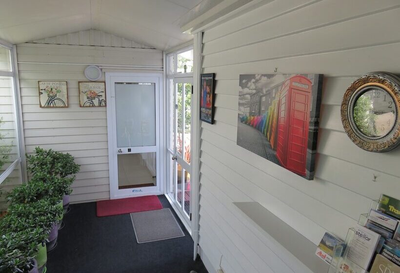 汽车旅馆  Mcwilliam Apartments