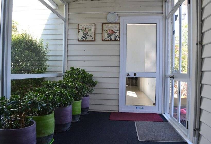 汽车旅馆  Mcwilliam Apartments