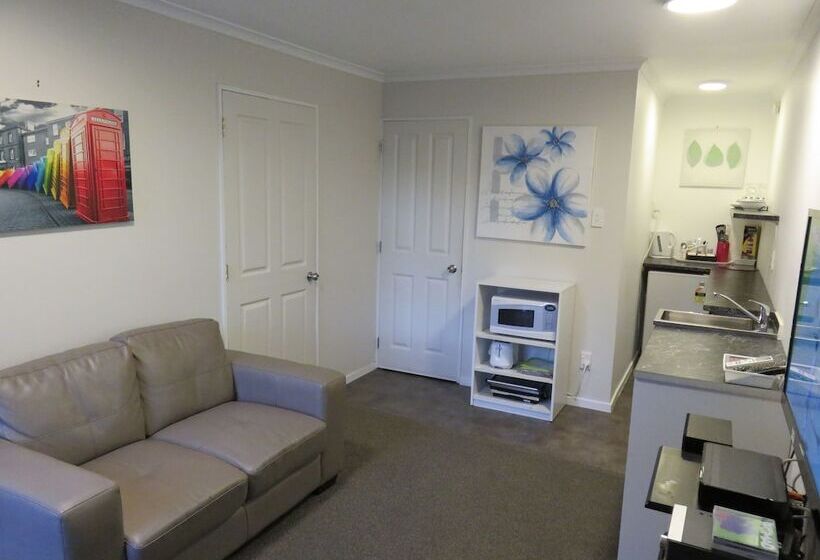 汽车旅馆  Mcwilliam Apartments