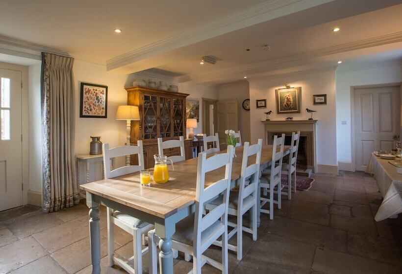 Overtown Manor Bed And Breakfast