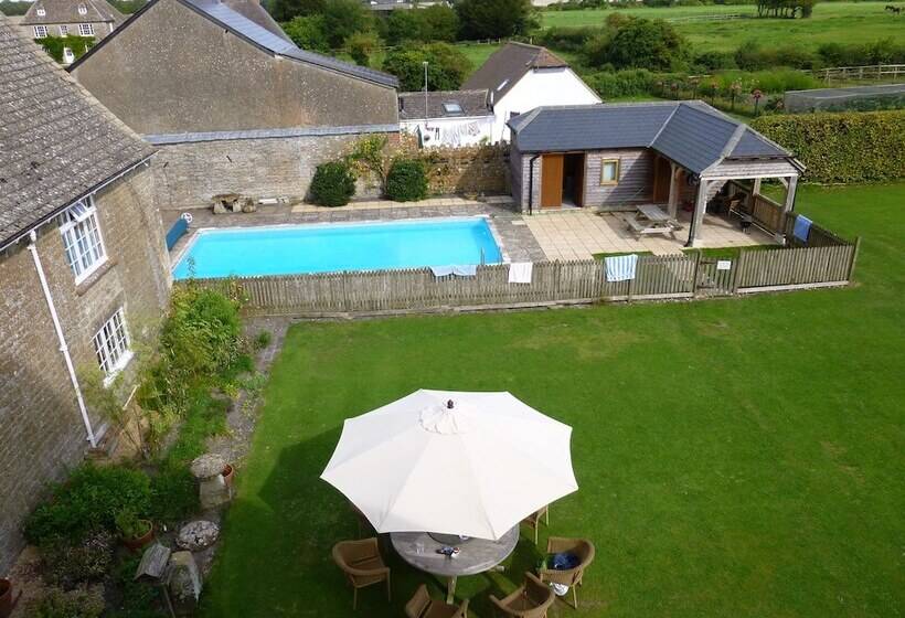 Overtown Manor Bed And Breakfast