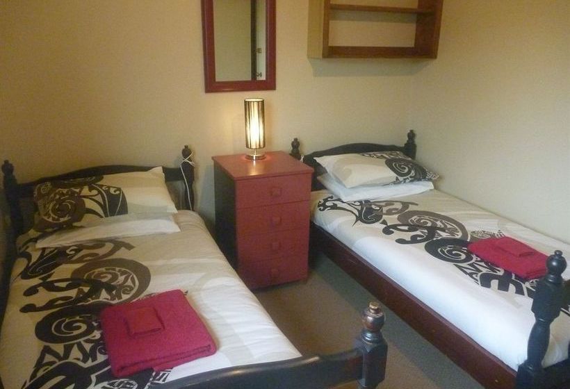 פנסיון Redwood Lodge