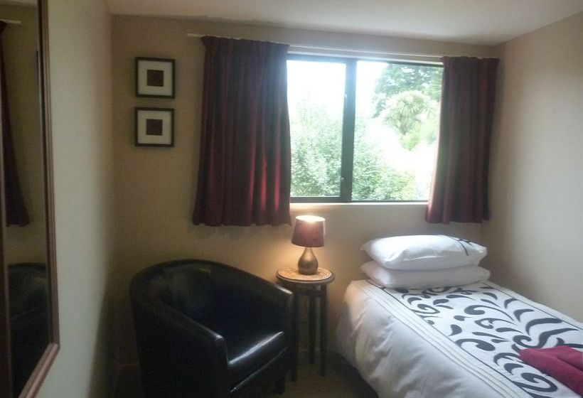 פנסיון Redwood Lodge