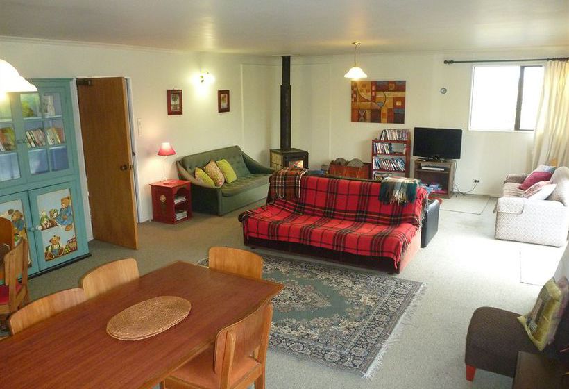 פנסיון Redwood Lodge