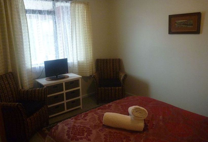 פנסיון Redwood Lodge