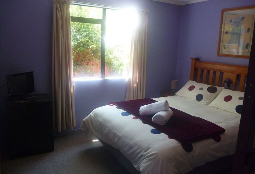 פנסיון Redwood Lodge