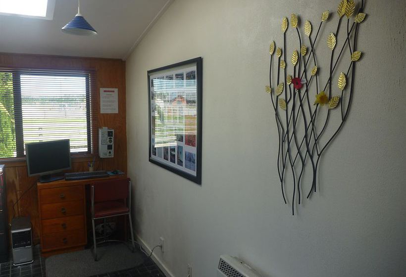 פנסיון Redwood Lodge