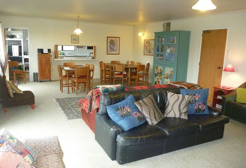 פנסיון Redwood Lodge