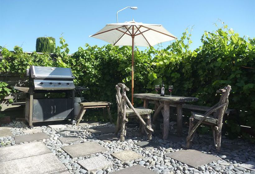 פנסיון Redwood Lodge