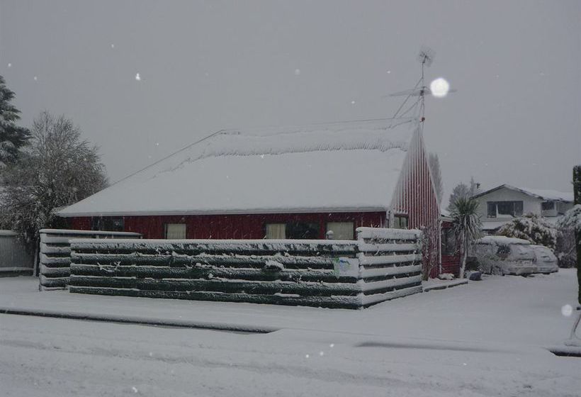 פנסיון Redwood Lodge