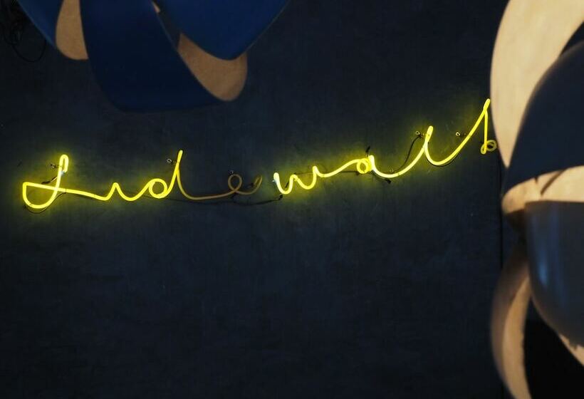 بنسيون Sidewalk Boutique