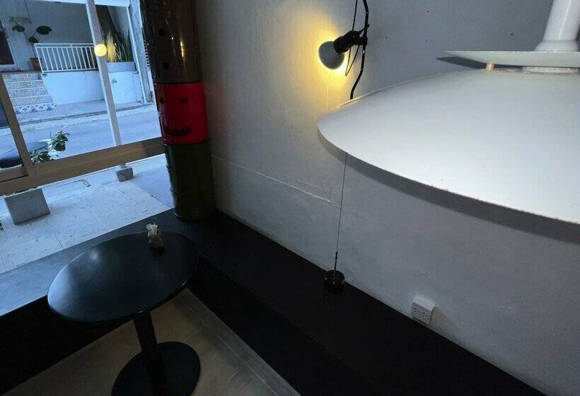 بنسيون Sidewalk Boutique