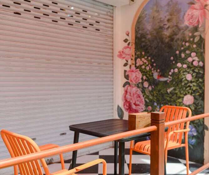 بنسيون Sidewalk Boutique