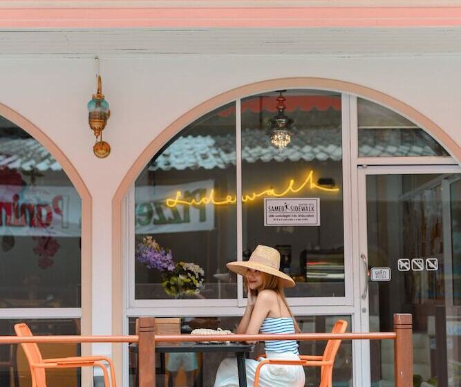 بنسيون Sidewalk Boutique