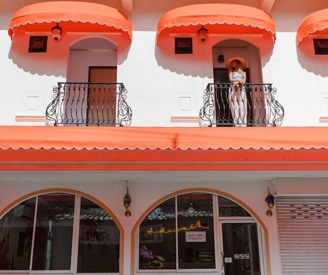 بنسيون Sidewalk Boutique