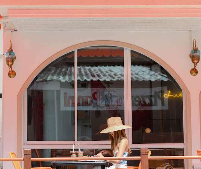 بنسيون Sidewalk Boutique