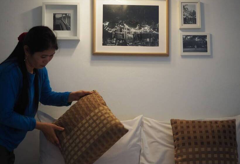 بنسيون Sidewalk Boutique