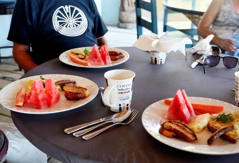 استراحتگاه Parrot Cove Lodge