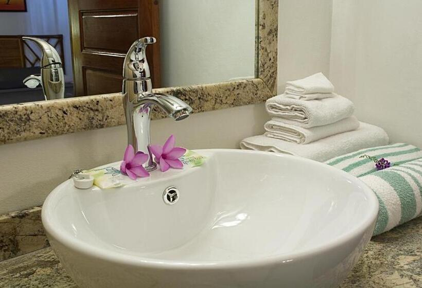 استراحتگاه Parrot Cove Lodge