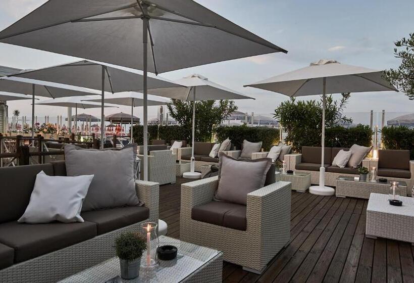 Rouge Hotel International