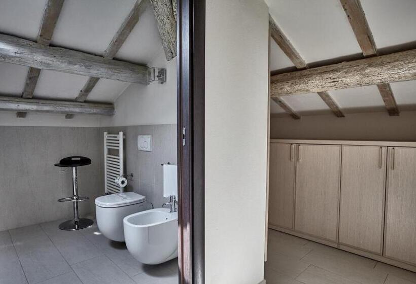 Rouge Hotel International