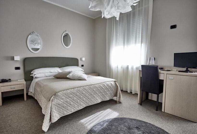 Rouge Hotel International