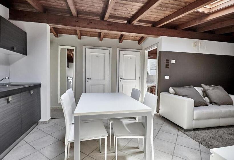 Rouge Hotel International