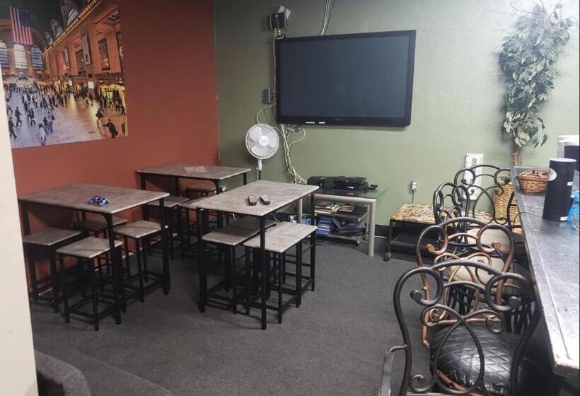 فندق صغير Artist Housing   Downtown