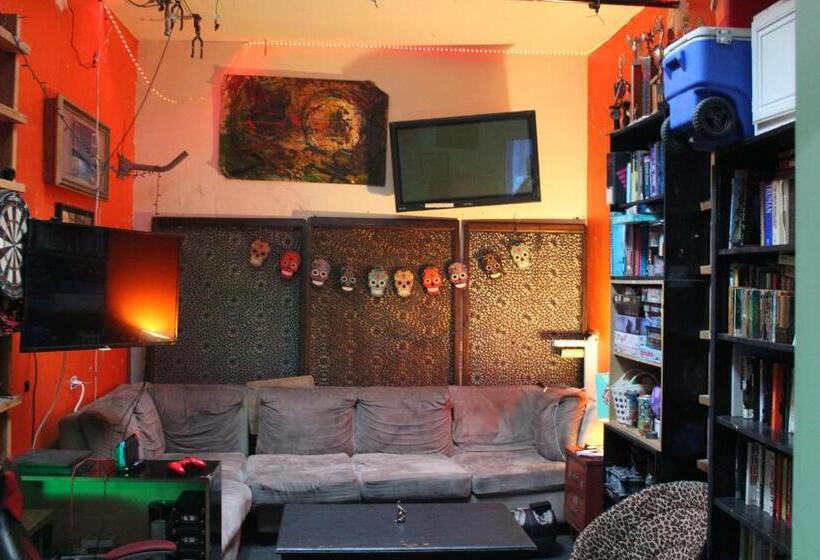 فندق صغير Artist Housing   Downtown