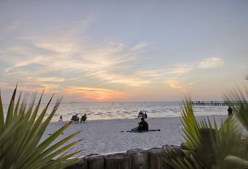 فندق 502 Little Harbor Inn