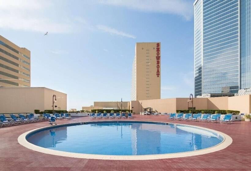 Отель Cozysuites At Showboat