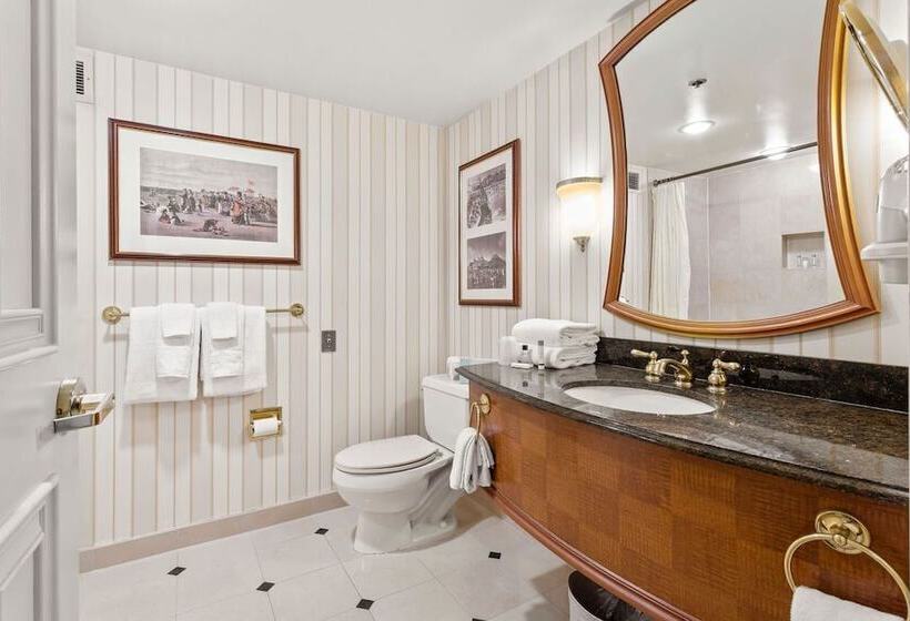 Отель Cozysuites At Showboat