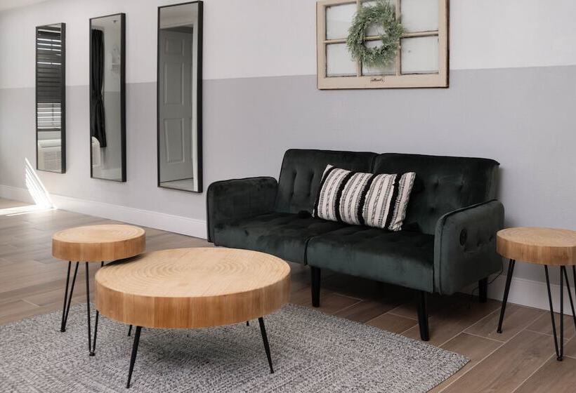 ホテル Cactus Cove Inn And Suites