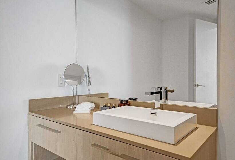 Upscale Comfort And Breathtaking Views At H Hollywood Residences By Zelloo