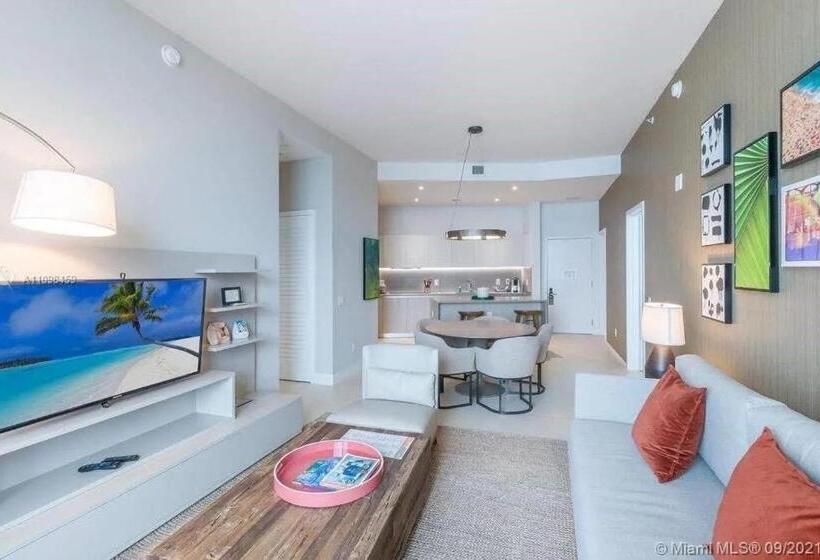 Upscale Comfort And Breathtaking Views At H Hollywood Residences By Zelloo