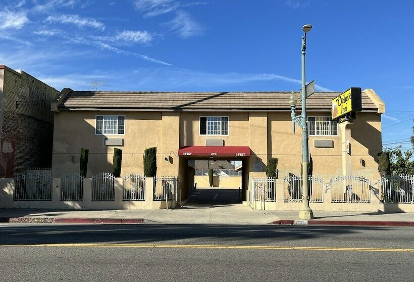 汽车旅馆  Deluxe Inn La