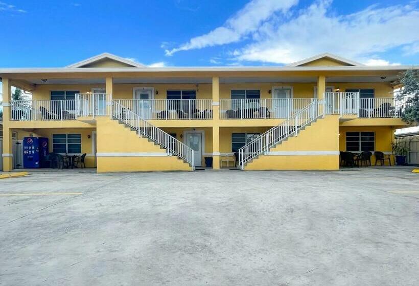 Мотель Hollywood By The Sea