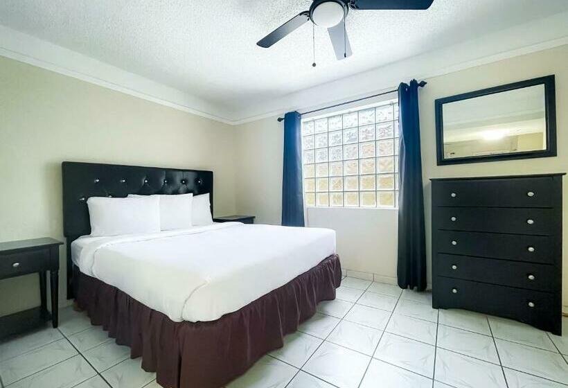 Мотель Hollywood By The Sea