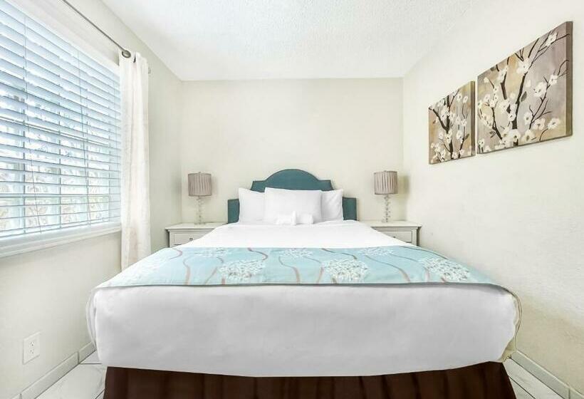 Мотель Hollywood By The Sea