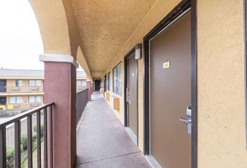 فندق على الطريق Southern Comfort