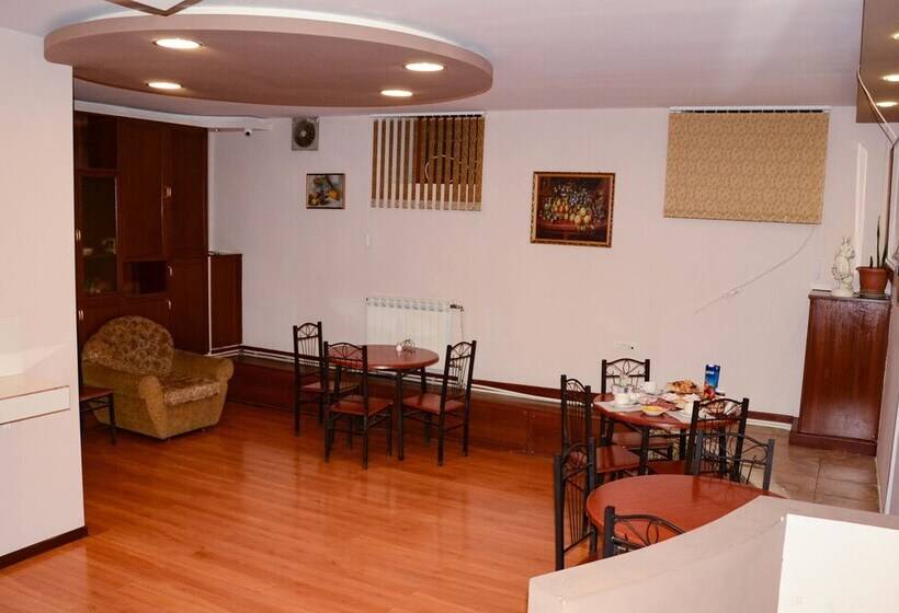 Prime Hotel & Hostel