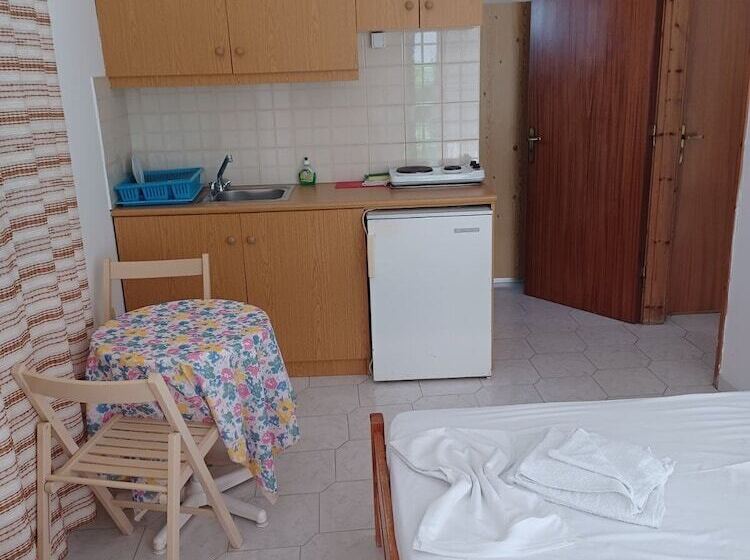 Argiro Studios And Apartments