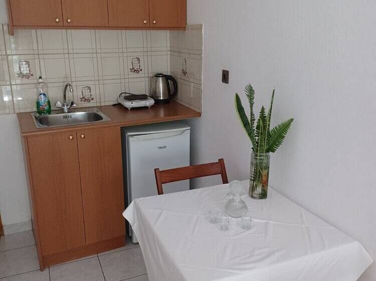 Argiro Studios And Apartments