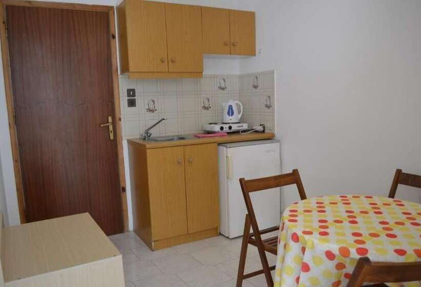 Argiro Studios And Apartments