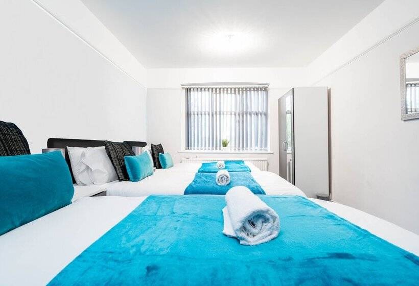 Family Home With Garden In Prime Birmingham Location