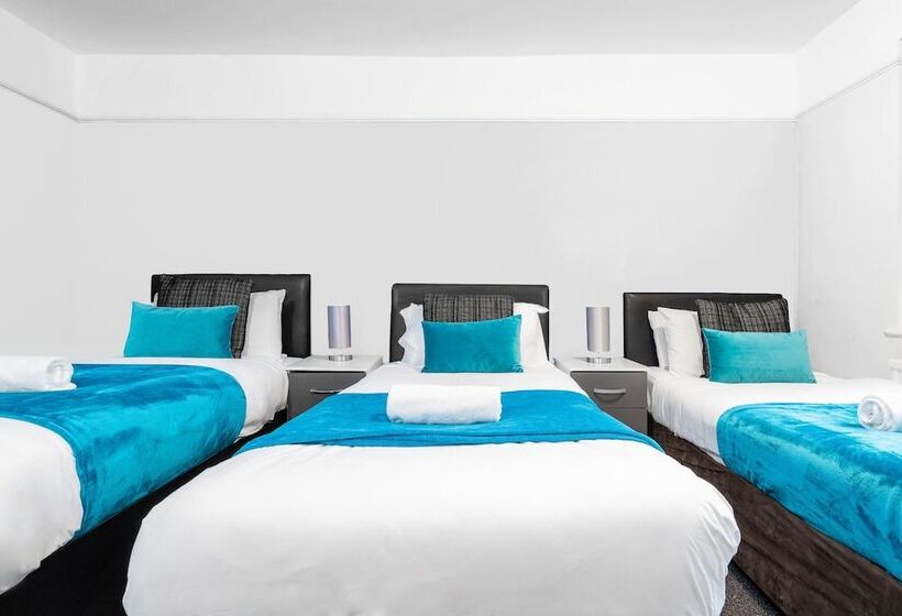 Family Home With Garden In Prime Birmingham Location